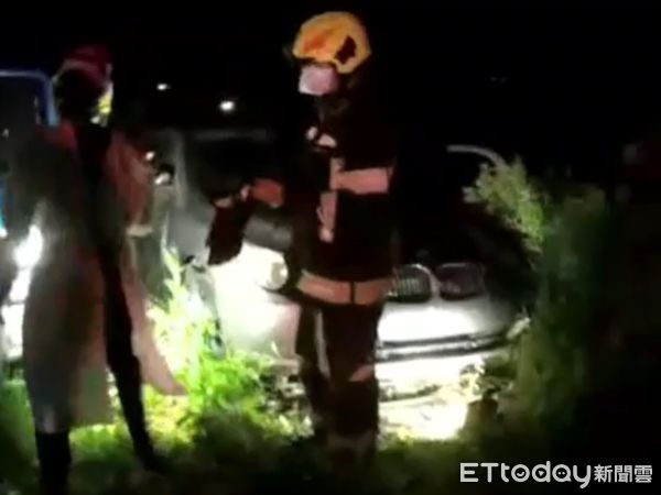 ▲潘姓男子在掩埋廠內的一輛廢棄車的車底下被找到，已死亡多時。（圖／記者王兆麟翻攝，下同）