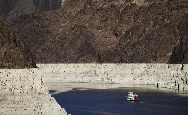 ▲▼ 美國西部乾旱，讓科羅拉多河流域的米德湖（Lake Mead）逐漸乾涸。（圖／達志影像／美聯社）