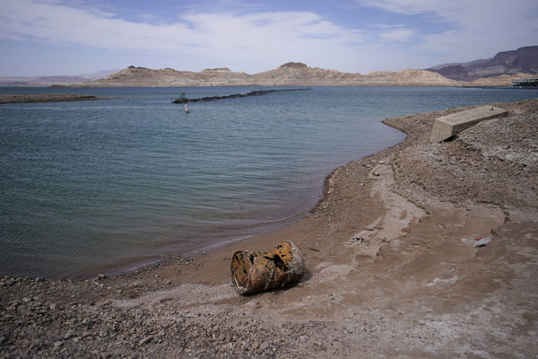 ▲▼ 美國西部乾旱，讓科羅拉多河流域的米德湖（Lake Mead）逐漸乾涸。（圖／達志影像／美聯社）