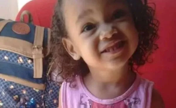 4歲女童找媽被趕回去睡覺　隔天突然死亡發現「被毒蠍連螫2次」。（圖／翻攝自當地媒體G1網站）