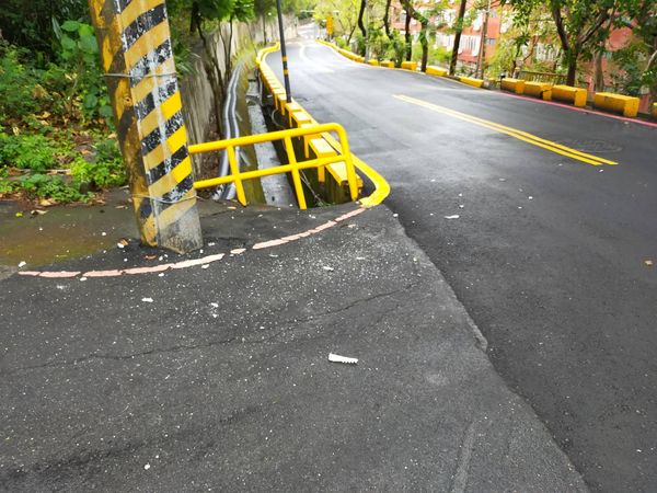 ▲▼高雄2157戶大停電事故原因找到了，台電：豪雨雷擊害避雷器故障。（圖／台電提供）