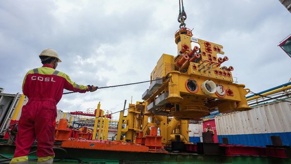 ▲大陸首套國產深水水下採油樹完成海底安裝。（圖／翻攝澎湃新聞）