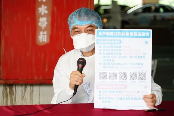 ▲▼台北市長柯文哲、副市長蔡炳坤、聯合醫院總院長璩大成、萬芳醫院院長陳作孝11日視察木柵機廠防疫急門診、PCR車來速，並召開防疫記者會。（圖／北市府提供）