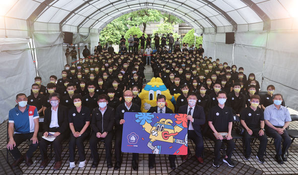 ▲中華代表團出征本屆世界中學生運動會，12日舉行授旗儀式。（圖／高中體總提供）