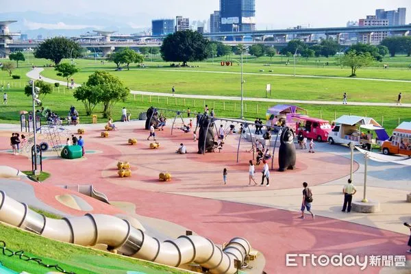 ▲新北大都會公園「熊猴森樂園」是全國最大的堤坡滑梯樂園。（圖／記者彭懷玉攝）