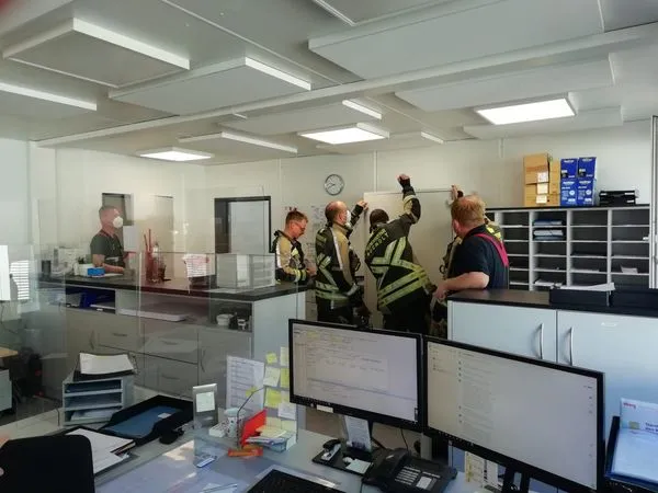 ▲▼考卷藏保險箱！結果「鎖壞了」學生嗨翻。（圖／翻攝自Facebook／Feuerwehr Bocholt）