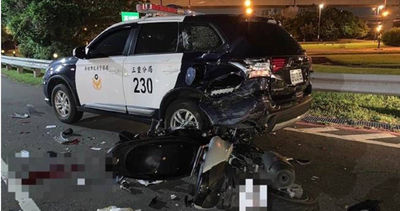 20歲騎士高速猛撞三重警車　後坐女友噴飛「頭部著地顱內出血」