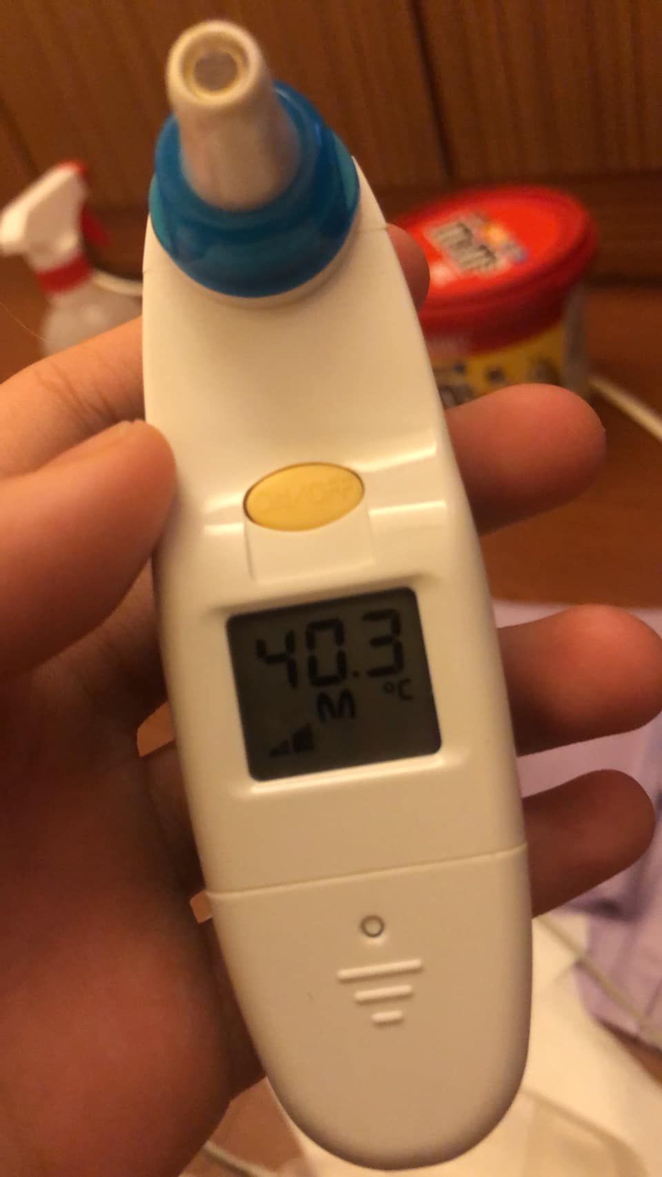 ▲林秀琴女兒高燒，稍早到醫院等PCR。（圖／翻攝自Facebook／陳致遠&林秀琴的樂fun人生）
