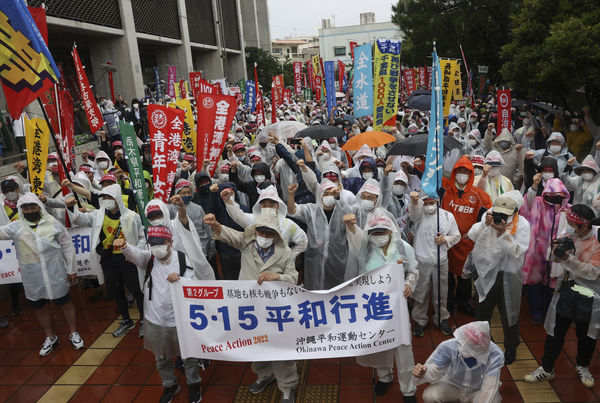 ▲▼ 日本沖繩民眾發起「平和行進」遊行，訴求打造沒有美軍基地的沖繩。（圖／達志影像／美聯社）