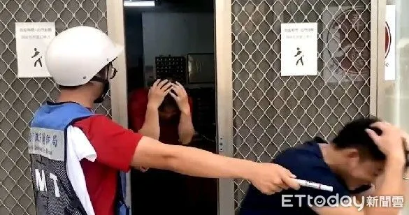 ▲台南市消防局第二大隊官田消防分隊，自拍「七日菌男降漏、降漏」宣導短片，來教導民眾應實施防火管理之場所，執行自衛消防編組活動時之要領。（圖／記者林悅翻攝，下同）