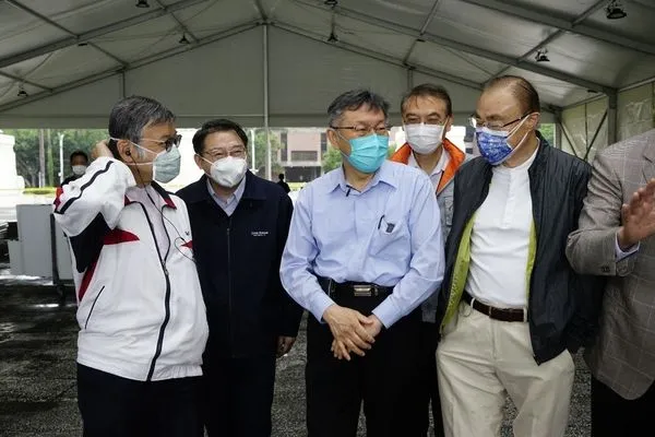 ▲▼台北市長柯文哲視察中正紀念堂防疫急門診/車來速建置。（圖／北市府提供）