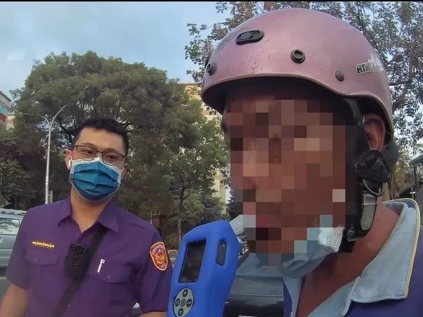 ▲▼工人酒駕遭逮裝乖求饒「這是最後一次」，警一查傻眼：第5次了。（圖／記者賴文萱翻攝）