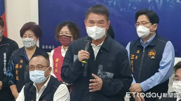 ▲面對國民黨中央將提名立委徐志榮，參選下屆苗栗縣長選舉；議長鍾東錦大動作開記者會表示，感到相當錯愕、灰心、無法理解。（圖／記者黃孟珍攝，下同）