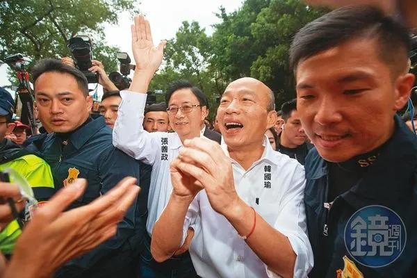 被視為國民黨傳統優勢區域的桃園市，陷入提名僵局，黨內再度浮現力拱韓國瑜出馬救黨的聲浪。