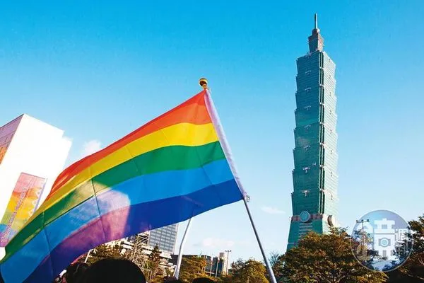 婚姻平權運動歷經祁家威41年奔走，成功與台北市政府針對同性婚姻保障議題聲請大法官解釋，2017年獲宣告同婚應受《憲法》保障。