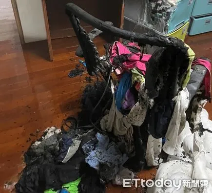 ▲吹風機吹乾衣物險釀大火。（圖／記者楊漢聲翻攝）