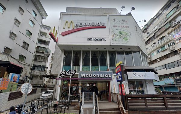 ▲▼天母西路二樓店面前身為33年歷史的麥當勞。（圖／翻攝自Google Map）