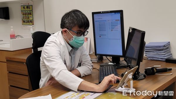 ▲▼亞東醫院啟動主動給藥專案 一般外科張盈仁醫師視訊診療。（圖／記者呂佳賢攝）