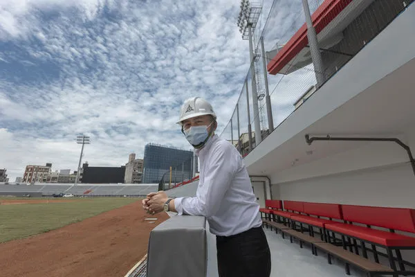 ▲新竹市長林智堅開箱新竹市立棒球場。。（圖／新竹市政府提供）