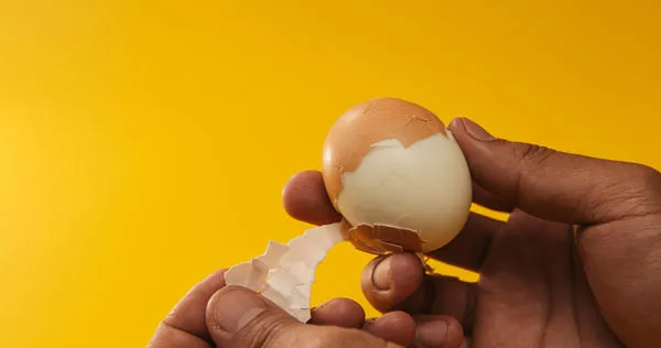有網友把水煮蛋放在機車車廂，結果忘記拿出來。（示意圖／翻攝自pexels）