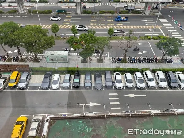 ▲▼衛福部醫福會執行長王必勝說，部立台北醫院沒有排隊PCR的人龍，民眾等待時間合理。（圖／取自王必勝臉書）