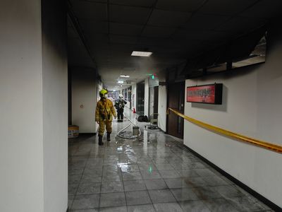 北市職能發展學院凌晨火警　「高溫火煙直竄」調酒教室全毀