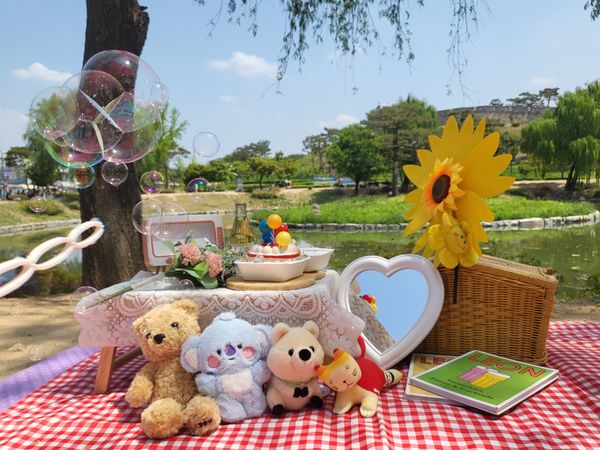 ▲▼娃娃們一起到水原華城野餐。（圖／京畿觀光公社提供）