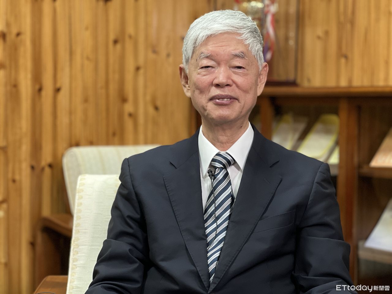 ▲中央大學管理講座教授梁啟源分析，2024年夜間備轉容量低於10%的日子多達119天。（圖／記者陳詩璧攝）