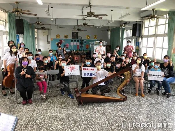 ▲▼ 李哲音音樂偏鄉巡演計畫沙坑國小開奏 。（圖／沙坑國小提供）