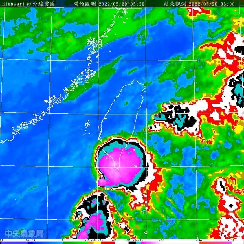 ▲▼氣象局長鄭明典也在臉書上貼出衛星雲圖示警：「紫色的來了！」。（圖／翻攝鄭明典臉書）