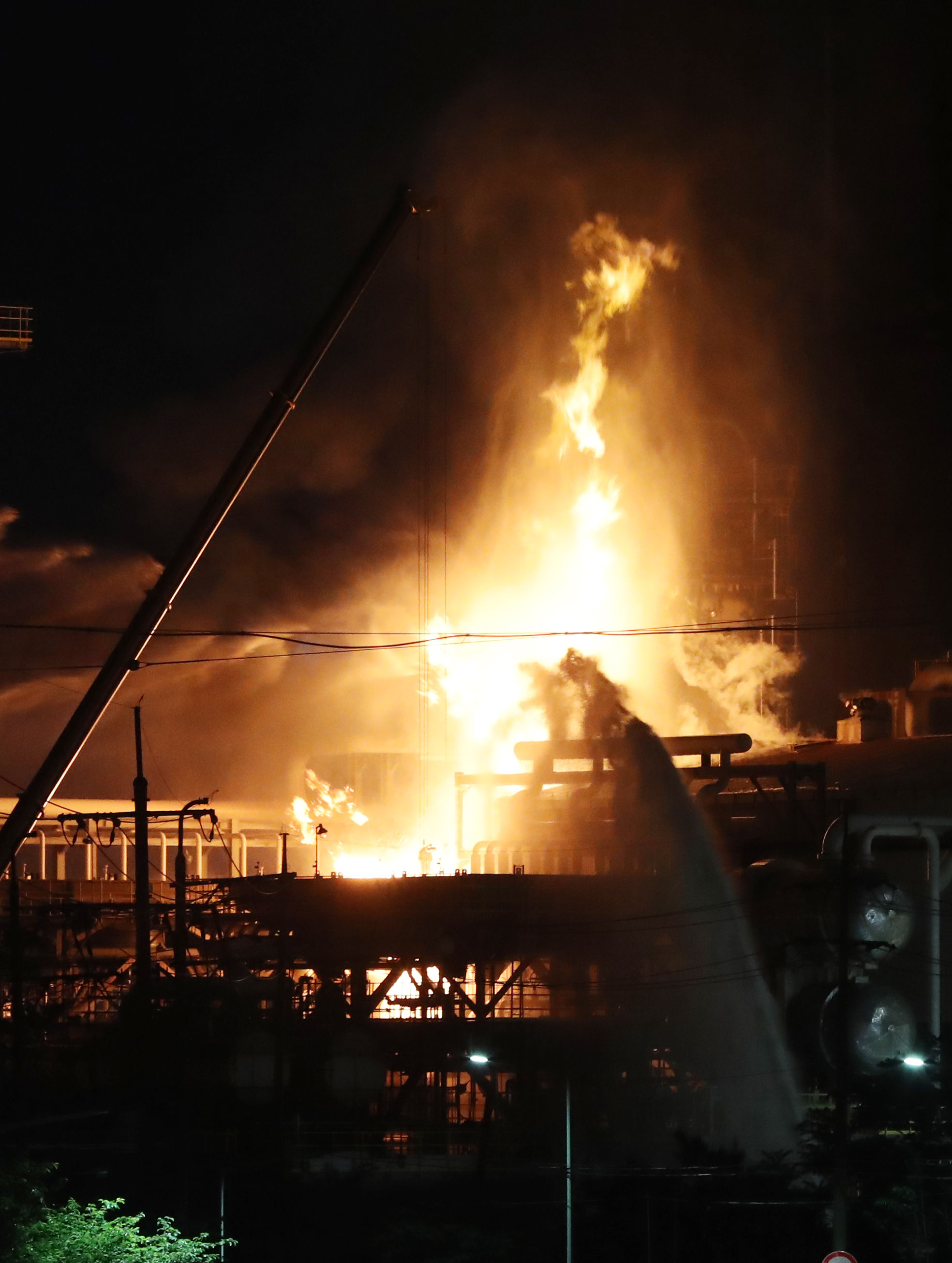 ▲▼南韓蔚山市S-Oil工廠爆炸。（圖／達志影像／newscom）