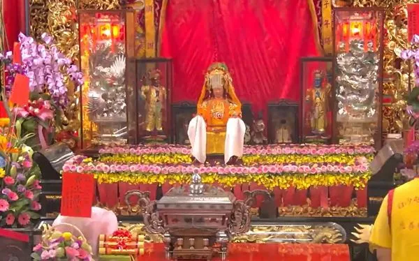 ▲▼白沙屯媽祖神轎「粉紅超跑」起駕。（圖／翻攝自白沙屯拱天宮）