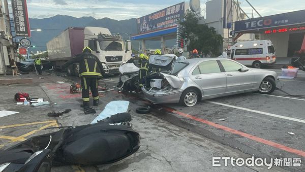 ▲▼花蓮聯結車闖紅燈，撞自小客釀1死。（圖／記者柯正誟攝）