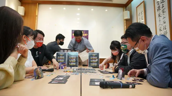 ▲▼《美麗島風雲：社會事》地方政治桌遊試玩 高嘉瑜 蔡易餘 陳柏惟 莊競程。（圖／世界柔軟數位影像文化有限公司提供）