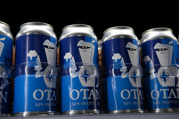 ▲▼芬蘭啤酒公司推出北約主題啤酒。（圖／路透）