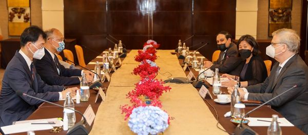 ▲▼美國貿易代表戴琪與鄧振中20日於泰國曼谷進行會晤。（圖／翻攝自美國貿易代表辦公室發言人Adam Hodge推特）