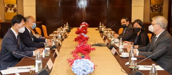 ▲美國貿易代表戴琪與鄧振中20日於泰國曼谷進行會晤。（圖／翻攝自美國貿易代表辦公室發言人Adam Hodge推特）