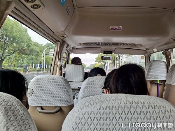 ▲▼上海各區安排專車接送考生前往考點應考。（圖／考生家長提供）