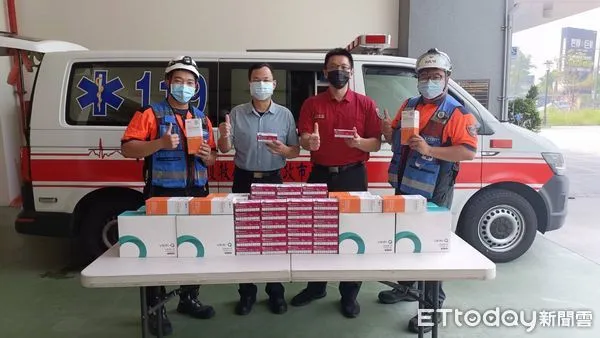 ▲台南市消防局第五大隊獲熱心人士捐贈800劑快篩試劑，與原庫存量合計共有1千餘劑，與大隊人數相比已達到5倍量能，有效保障人員安全。（圖／記者林悅翻攝，下同）