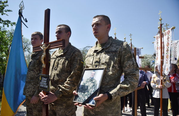 ▲▼戰死於利沃夫的烏克蘭軍人Lubomyr Savchuk葬禮於5月12日在盧甘斯克舉行。（圖／路透）