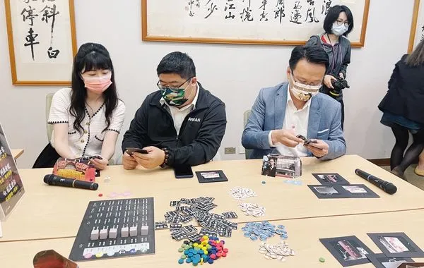 ▲▼民進黨立委高嘉瑜23日指控，民進黨立委邱志偉在立法院議場內未戴口罩喝咖啡。（圖／高嘉瑜辦公室提供）