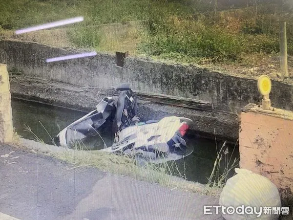 ▲高雄市林園發生一起死亡車禍，黃姓男子自摔排水溝溺斃             。（圖／記者吳奕靖攝）