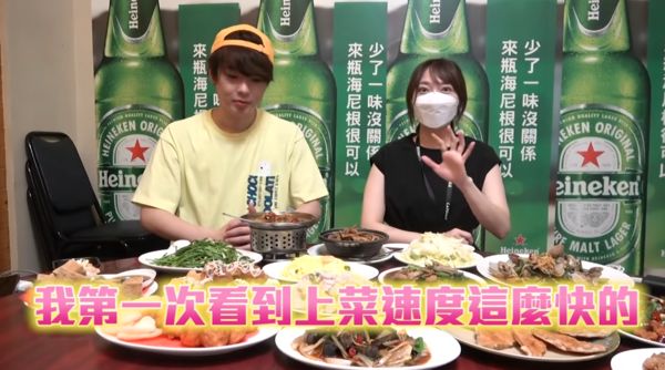 ▲小奈終於吃到台灣熱炒。（圖／翻攝自YouTube／三原JAPAN Sanyuan_JAPAN）