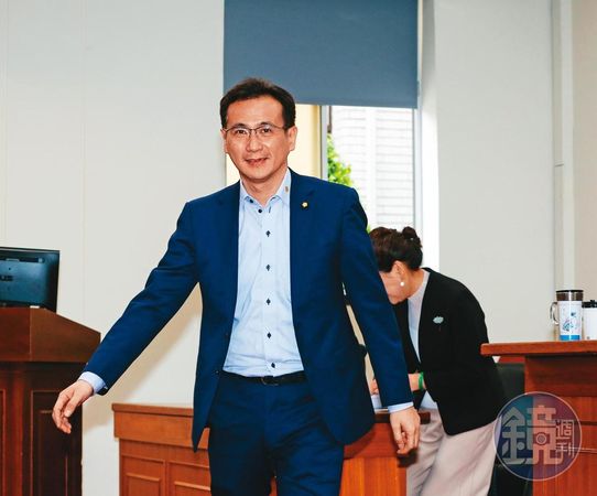 鄭運鵬（圖）擔任民進黨團幹事長曝光度高，被視為桃園立委中最可能接棒鄭文燦的人選。