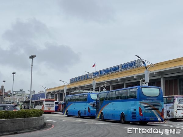 ▲▼遠東航空三層樓辦公室位於松山機場旁。（圖／記者賴志昶攝）