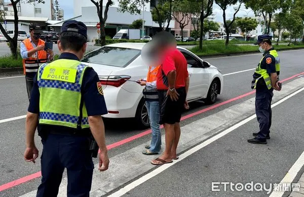 ▲白牌車違法載客。（圖／記者楊漢聲翻攝）