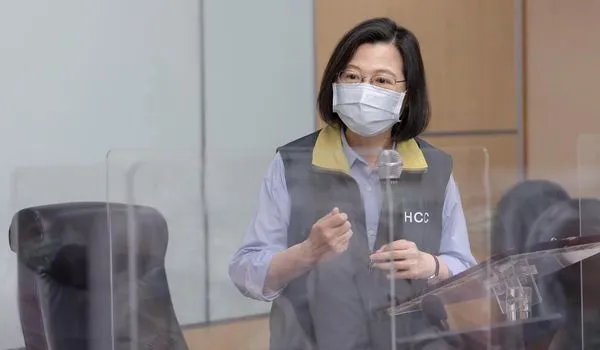 ▲▼蔡英文視察北榮。（圖／翻攝蔡英文臉書）