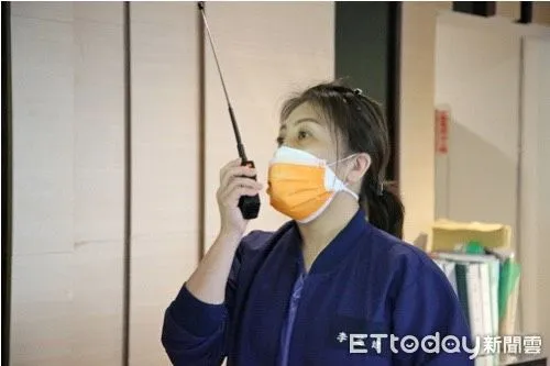 ▲退休後又回到花蓮慈院協助防疫旅館任務的護理師李芝緯表示，還能幫助確診病人，內心還是激動及充滿歡喜。（圖／慈濟醫學中心提供，下同）