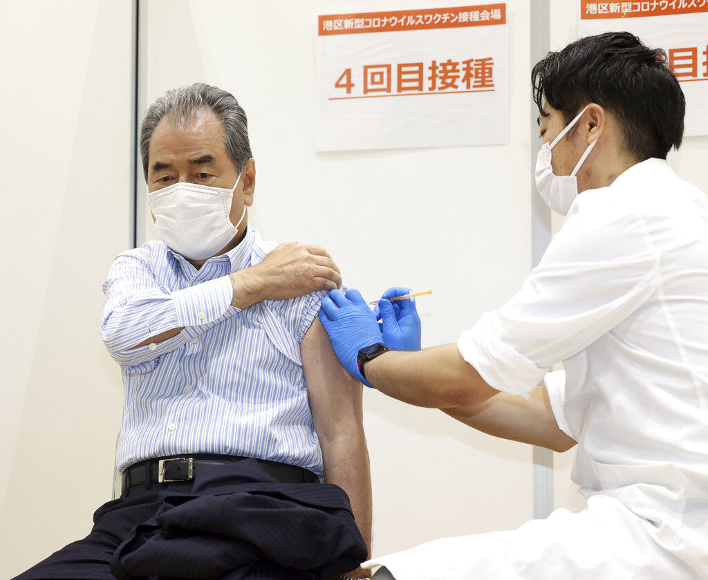 ▲▼日本開放長者施打第4劑疫苗。（圖／達志影像／美聯社）