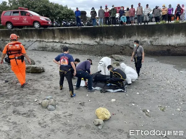 ▲民眾潛水捕魚溺水，海巡警消齊力搜救。（圖／記者楊漢聲翻攝）